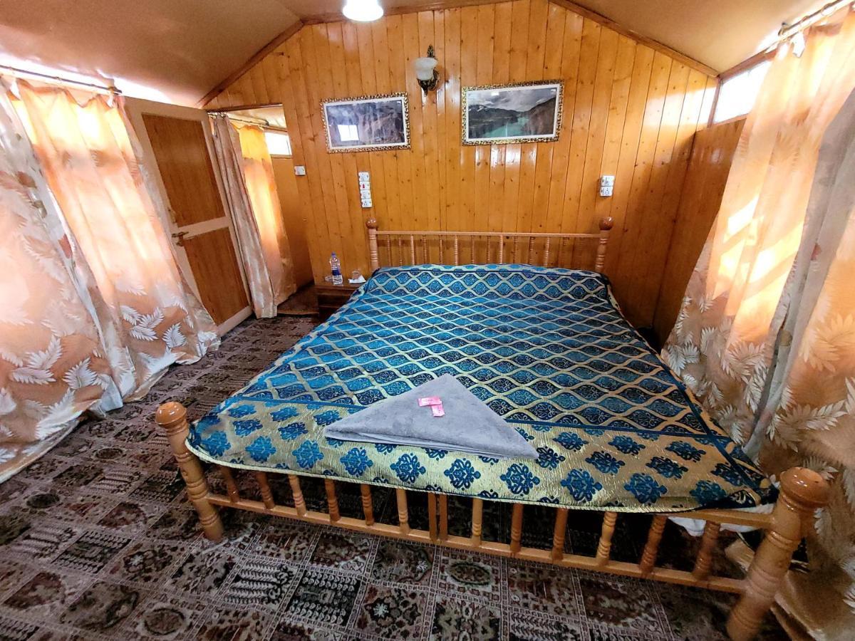 Tashkand Houseboat Срінагар Екстер'єр фото