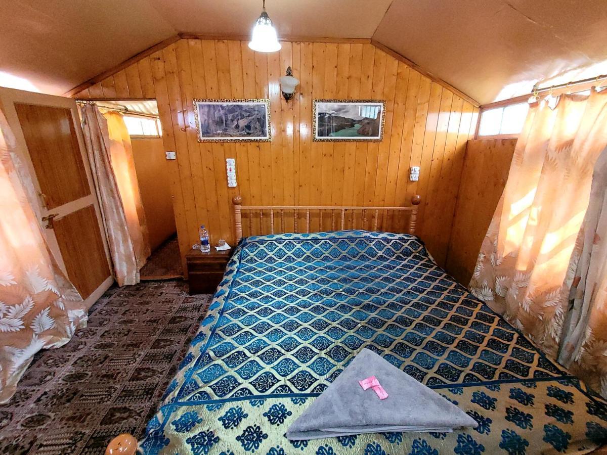 Tashkand Houseboat Срінагар Екстер'єр фото